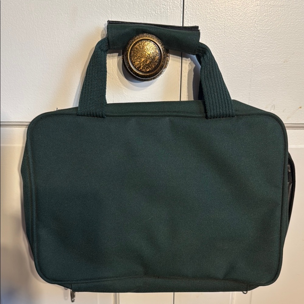 Men’s Green Travel Bag lots of space and pockets! - Picture 4 of 12